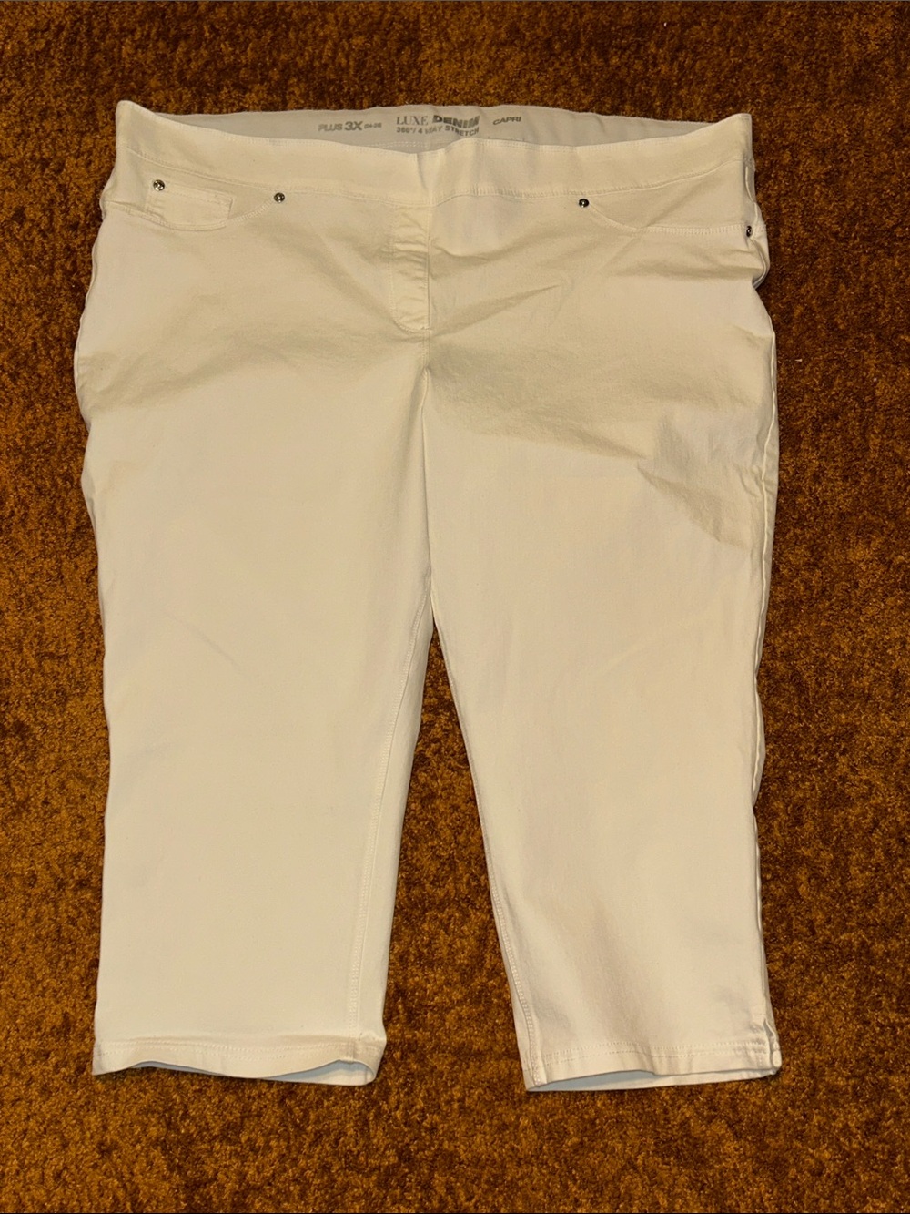 Plus-Size White Cropped Jeans - Luxe Denim